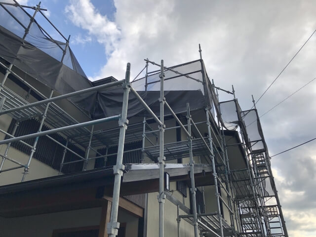 戸建て外部足場の組立（福岡市博多区）