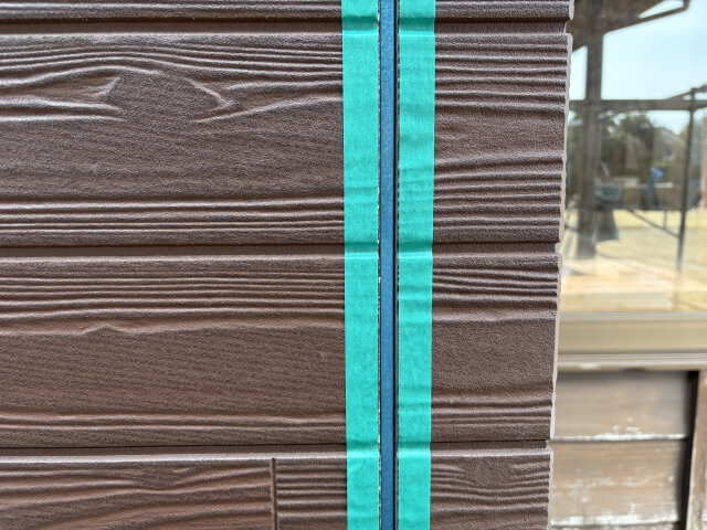 サッシ廻りコーキング増し打ち（福岡市中央区）